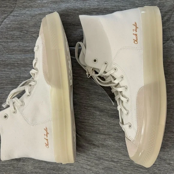 Chuck Taylor’s converse new with box - Picture 2 of 10